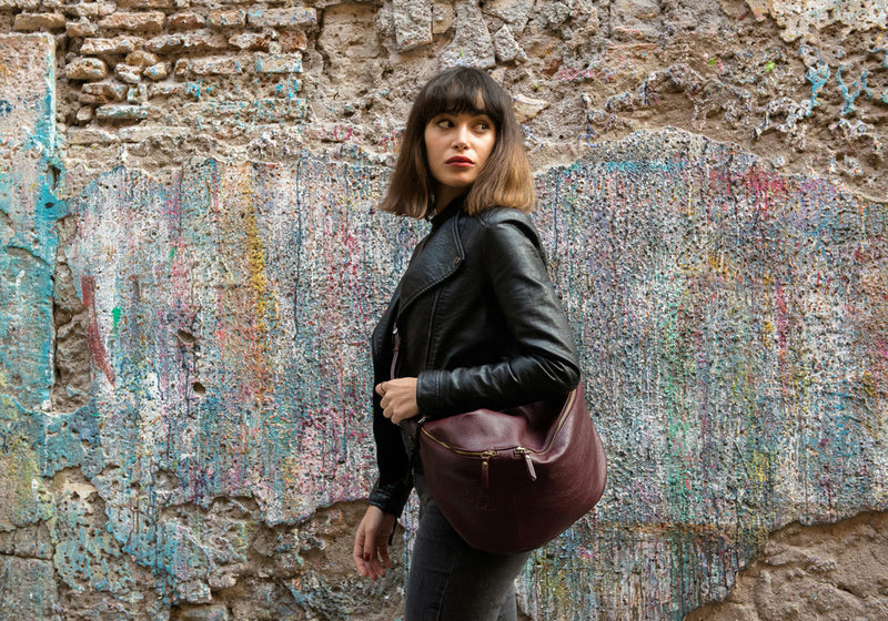 esempio di borsa indossata da modella - photobranding.it - scopri di più