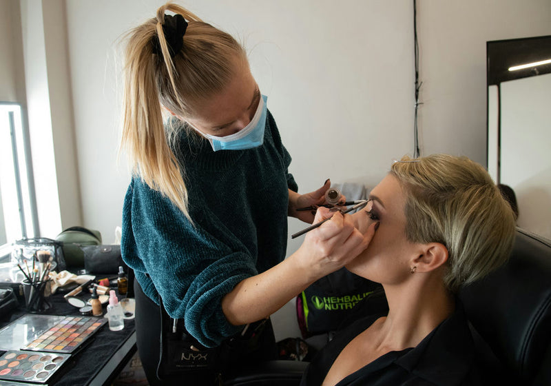 Servizio make up artist presso la sala di posa Bracciano - photobranding.it - scopri di più