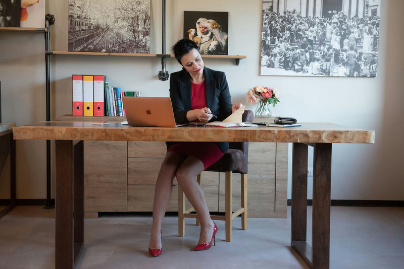 servizio fotografico di personal brand nella sala di posa bracciano - photobranding.it - scopri di più